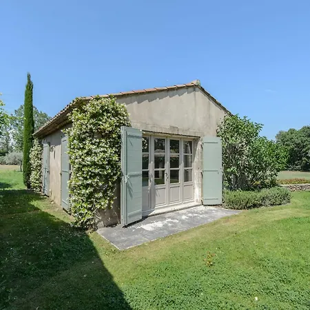 Holiday home Mas Des Flaux Beautiful Authentic House With Tennis Court Oppede