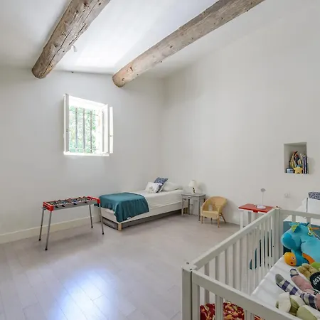 Holiday home Mas Des Flaux Beautiful Authentic House With Tennis Court *
