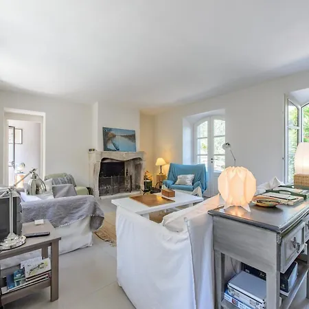 Mas Des Flaux Beautiful Authentic House With Tennis Court Holiday home Oppede
