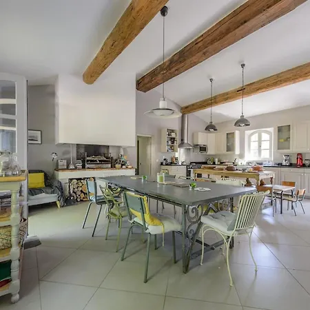 Holiday home Mas Des Flaux Beautiful Authentic House With Tennis Court *